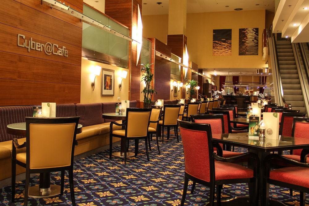 Hotel Courtyard - Lotnisko Chopin 4*