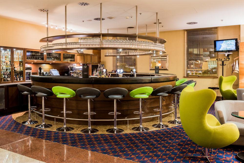 Hotel Courtyard - Lotnisko Chopin 4*