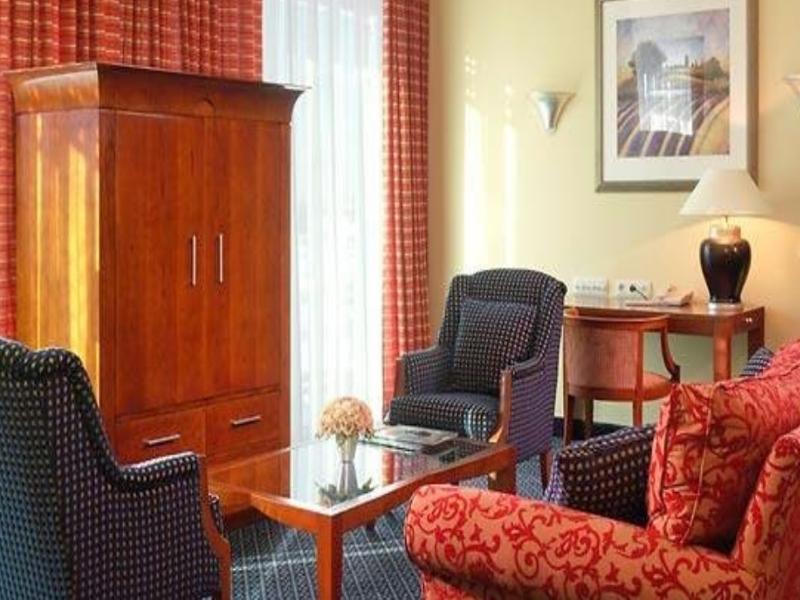 Courtyard - Lotnisko Chopin 4* Warszawa